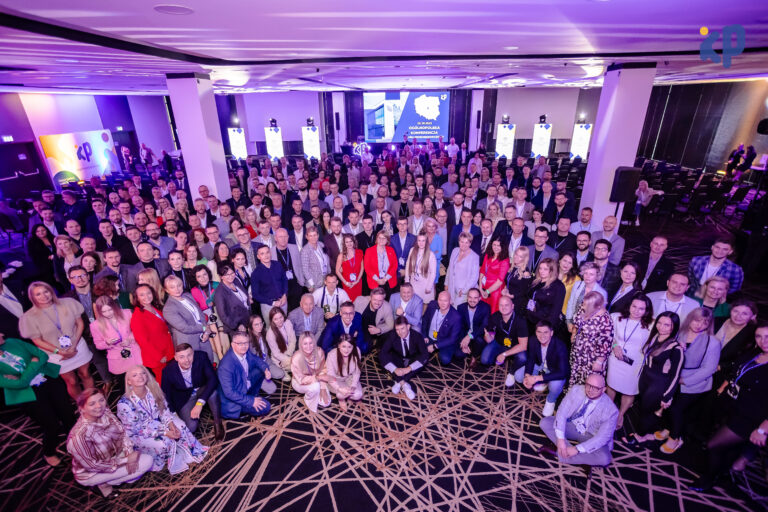 Case Study: Kiedy event w hotelu dla 2000 osób to impreza masowa? Przepisy i warianty z życia wzięte